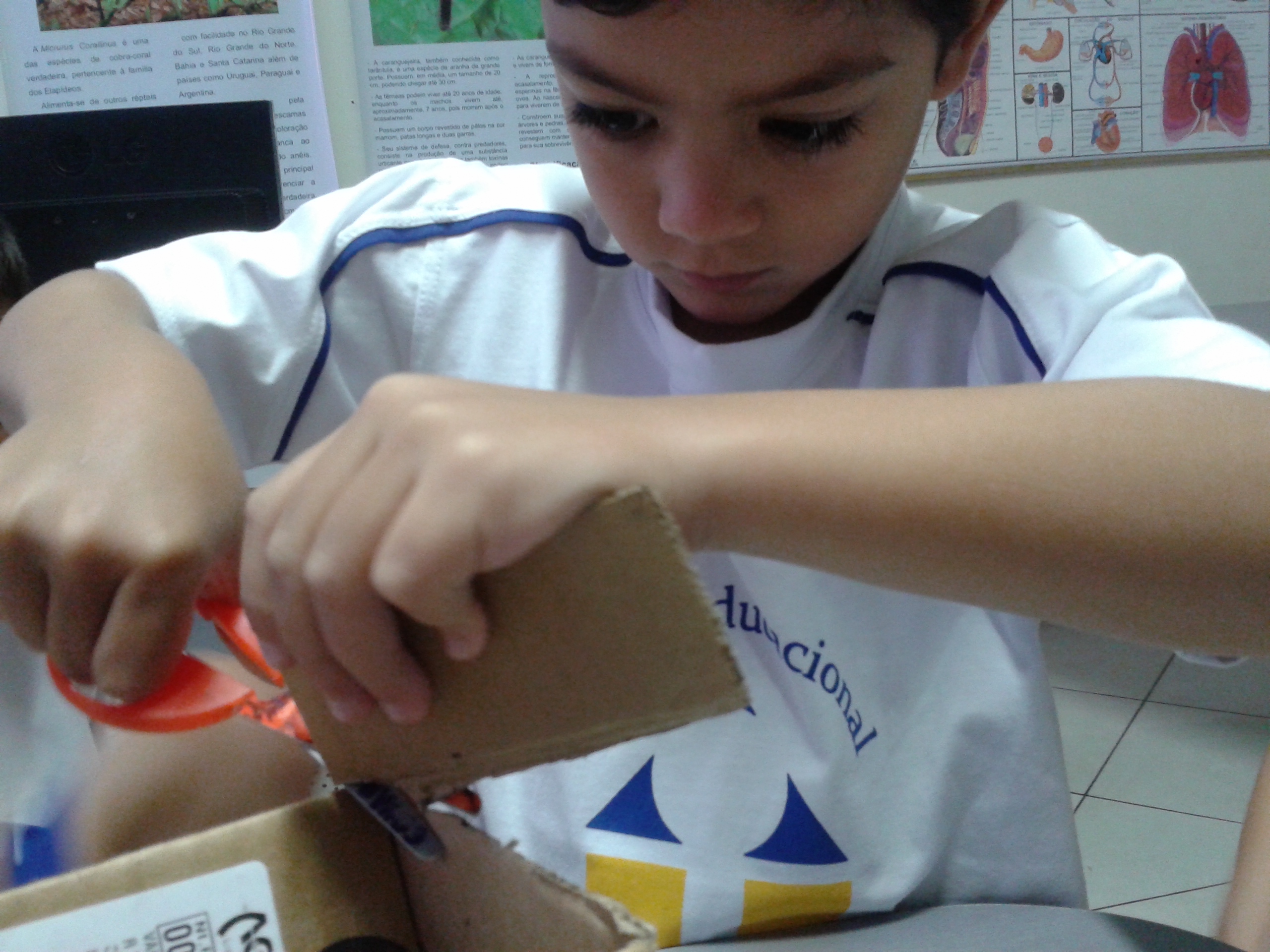 Robótica: Carrinho movido a bexiga – Escola Interação