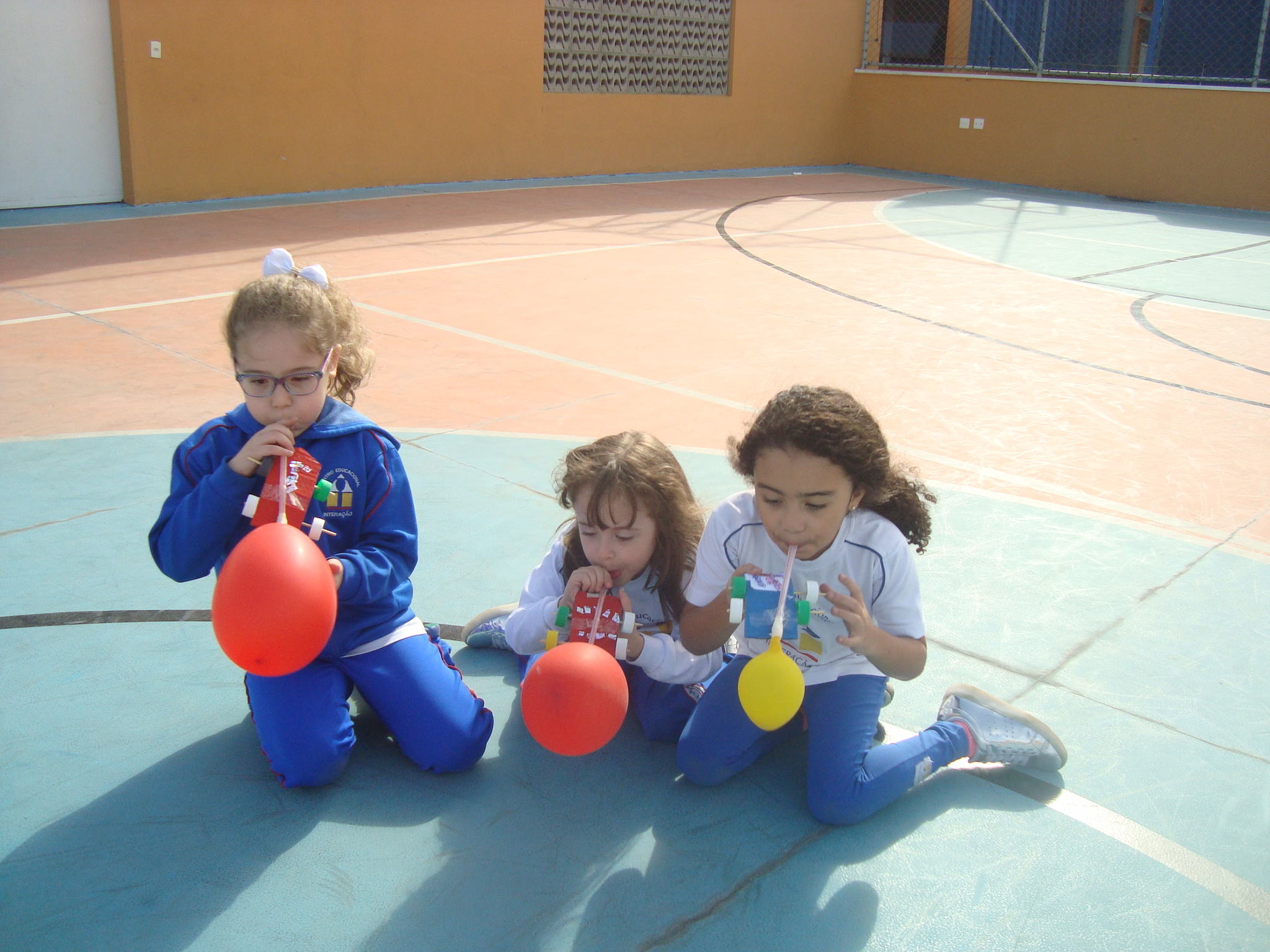 Robótica: Carrinho movido a bexiga – Escola Interação